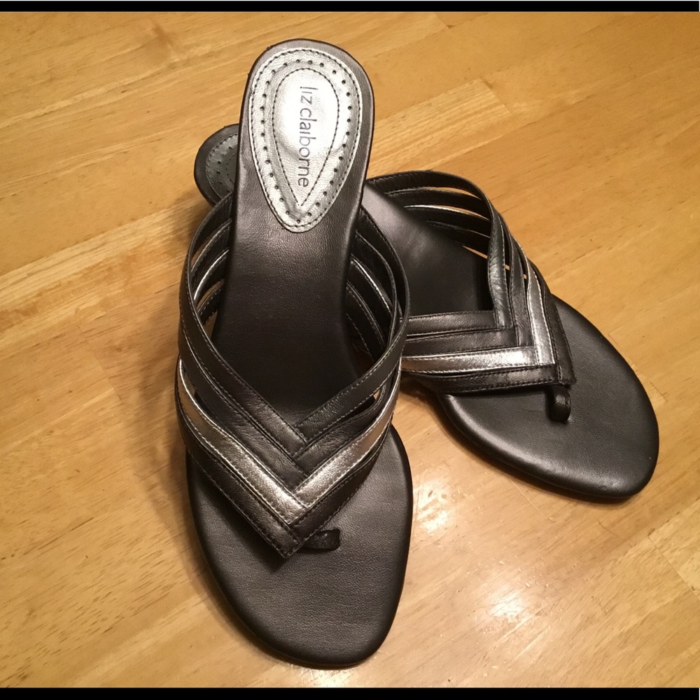 Liz Claiborne metallic leather thong sandal size 8